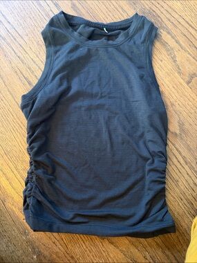 Size 2 lululemon black tank